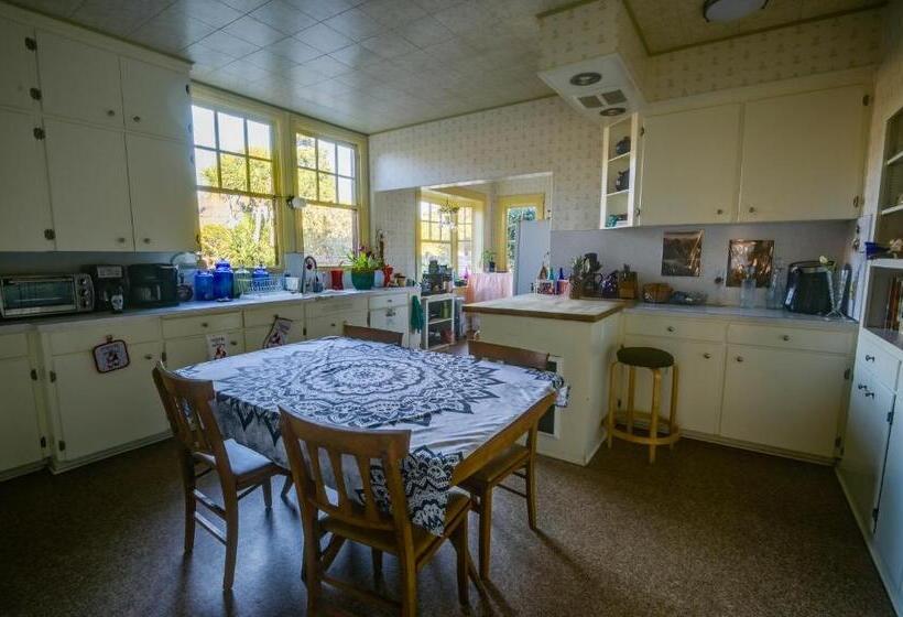 فندق صغير The Captains Quarters