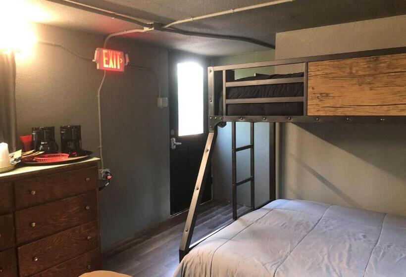 הוסטל Uncle Nicolai S Inn B&b