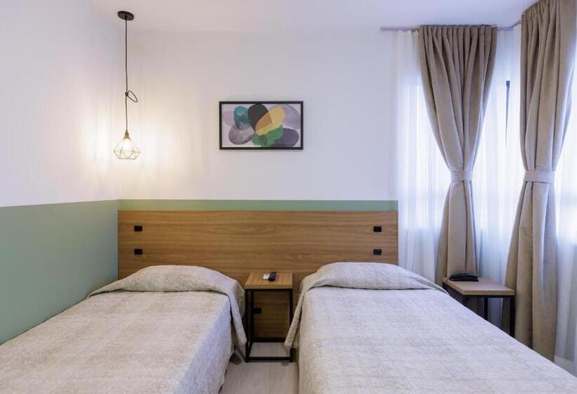 Le Village Distributed By Intercity