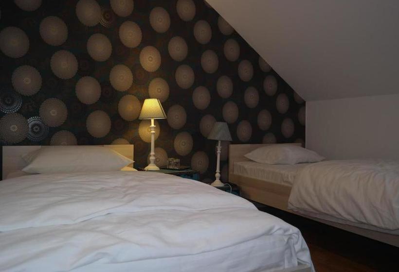 بنسيون Castelul Stirbey