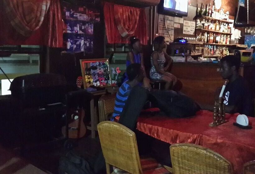 پانسیون Julian Guest House