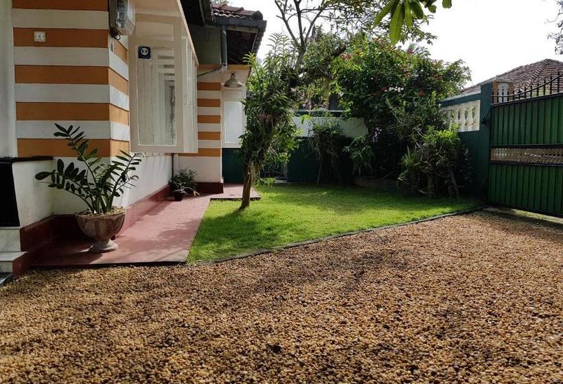 Пансион Lotus Villa