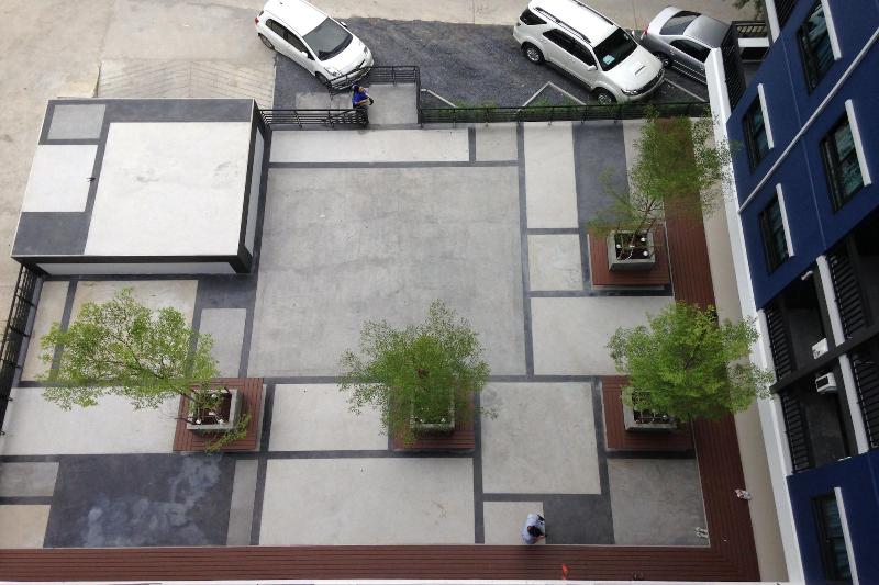 هاستل Ploen Ploen Residence