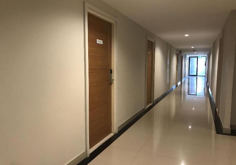 هاستل Ploen Ploen Residence