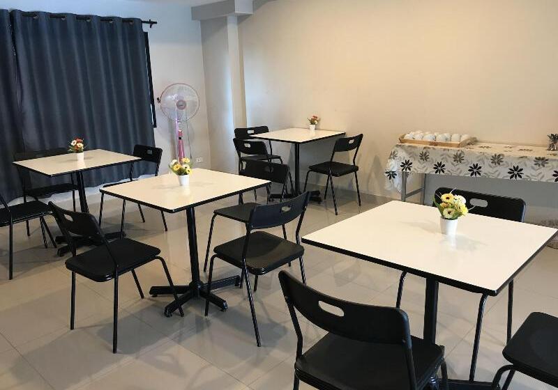 هاستل Ploen Ploen Residence