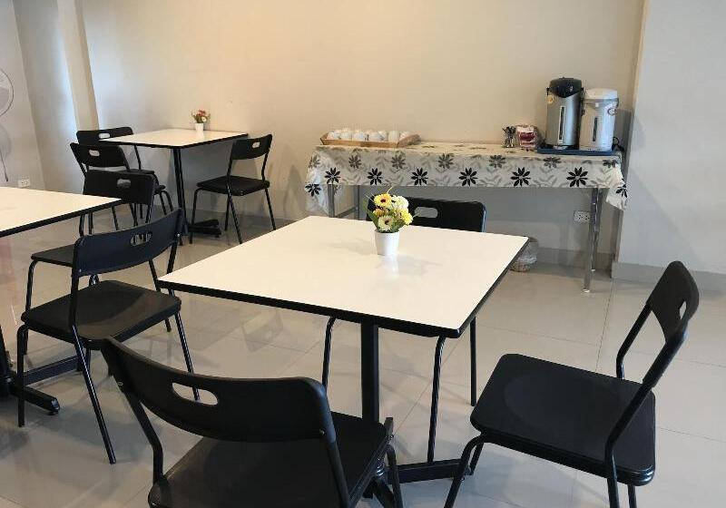هاستل Ploen Ploen Residence