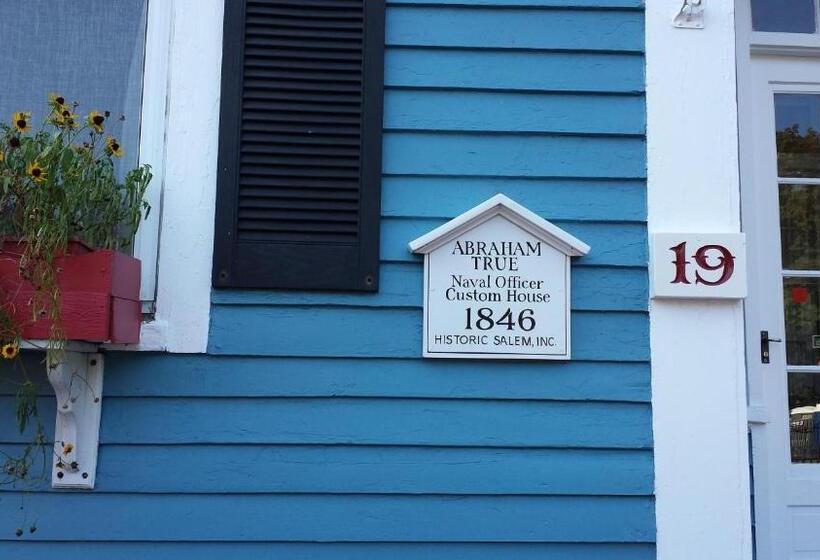 Общежитие Stepping Stone Inn