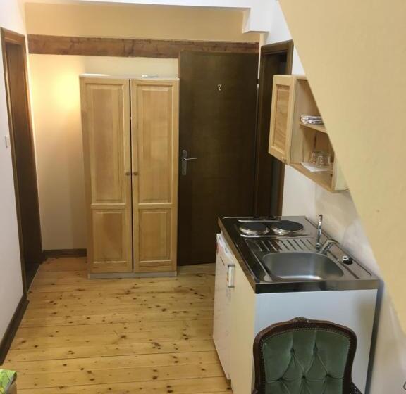 پانسیون Guest House Anna Caffe