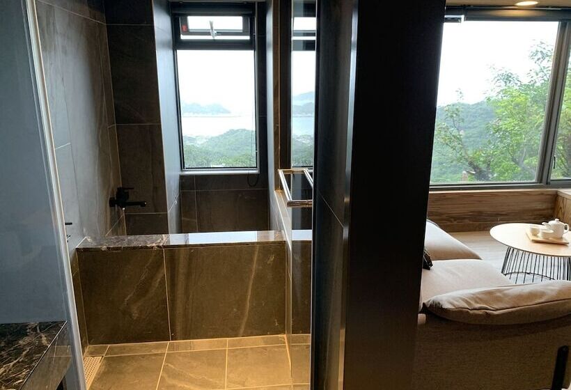 پانسیون Something Easy Inn