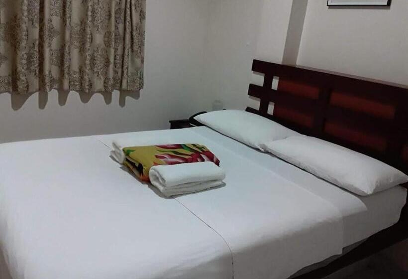 بنسيون Hostal Costa Azul