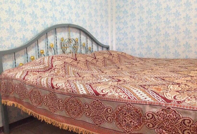 پانسیون Three J Guesthouse
