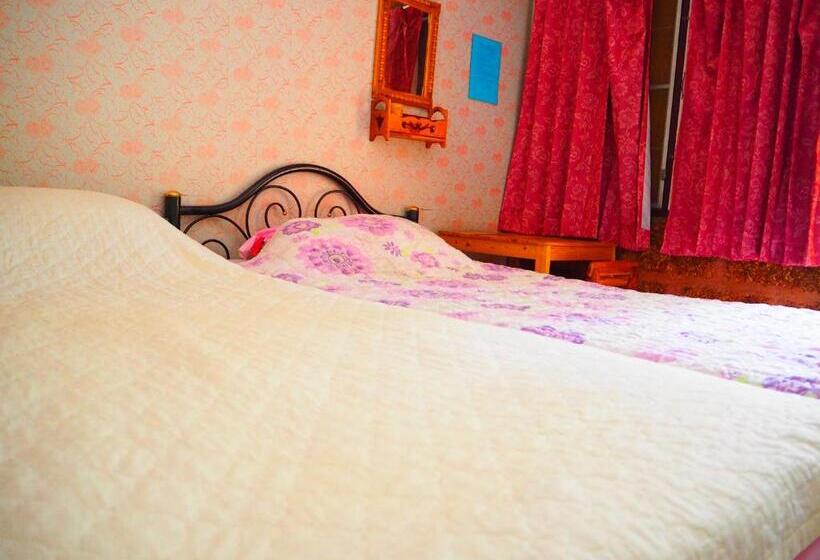 پانسیون Three J Guesthouse