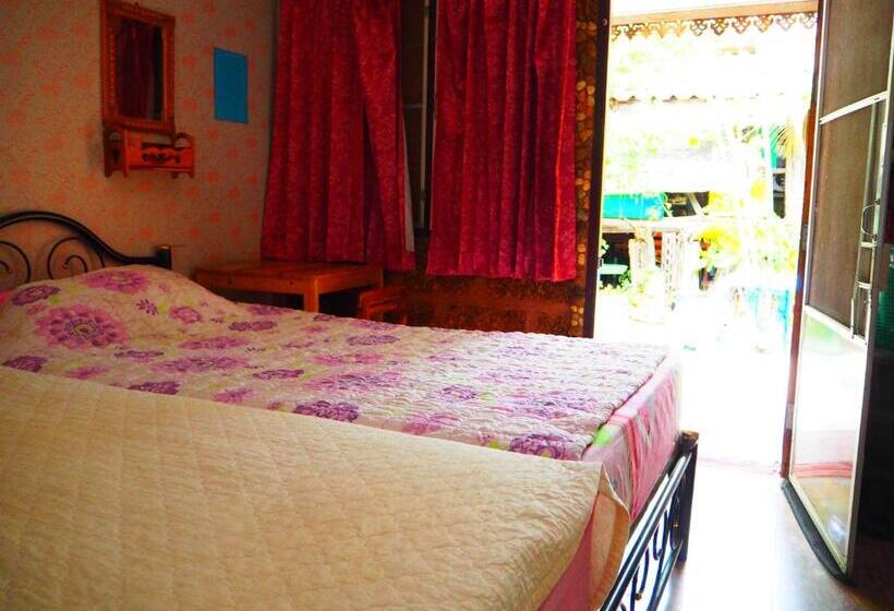 پانسیون Three J Guesthouse