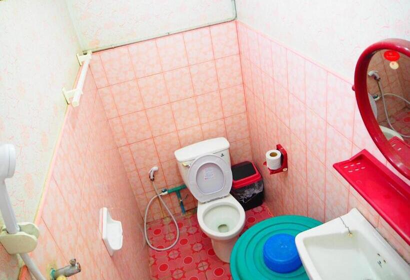 پانسیون Three J Guesthouse