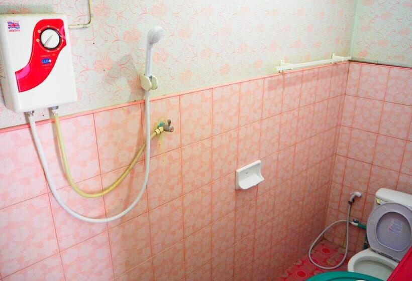 پانسیون Three J Guesthouse