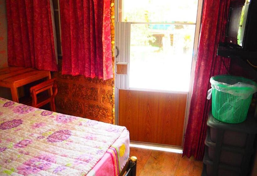 پانسیون Three J Guesthouse