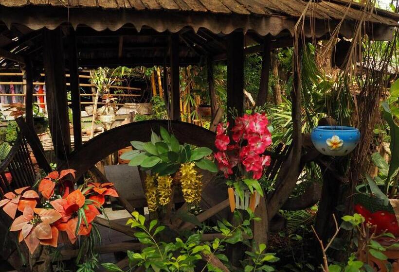 پانسیون Three J Guesthouse