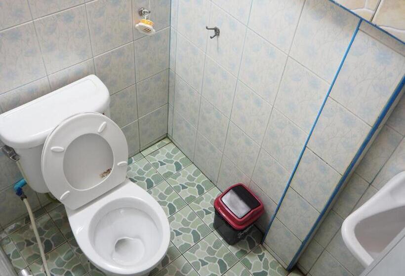 پانسیون Three J Guesthouse