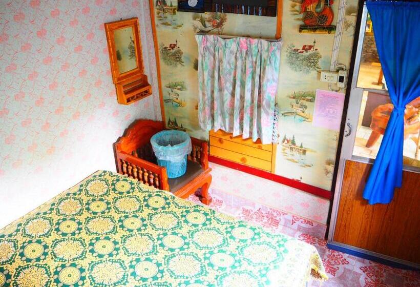 پانسیون Three J Guesthouse