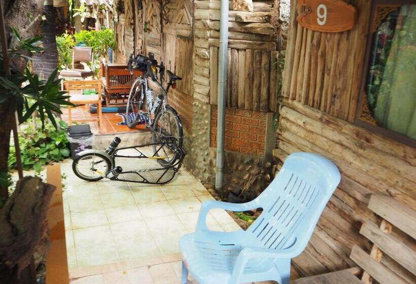 پانسیون Three J Guesthouse