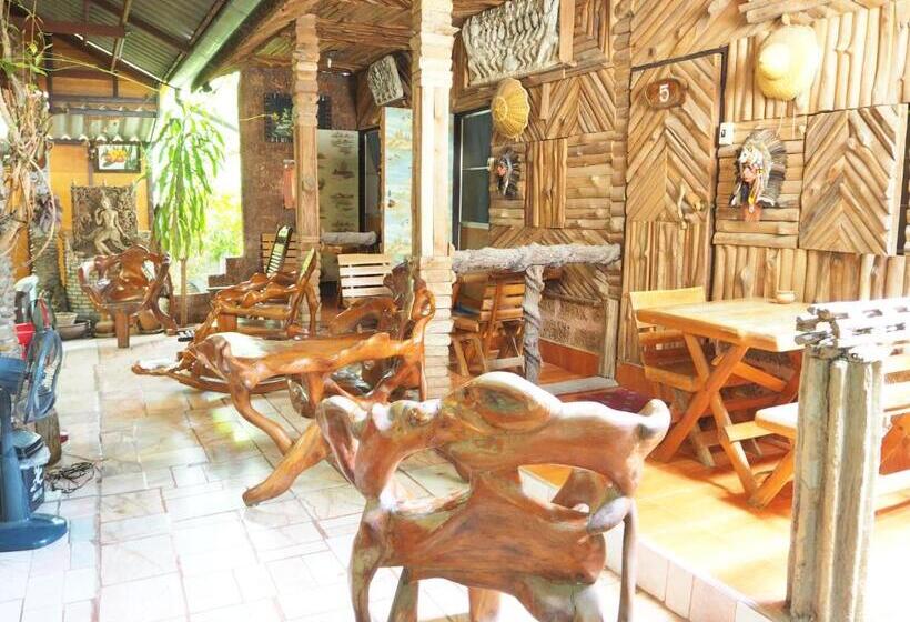پانسیون Three J Guesthouse