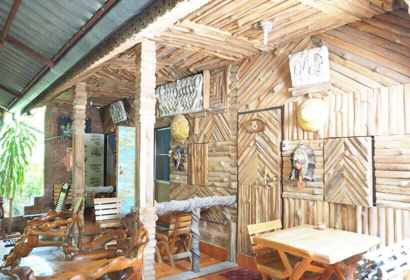 پانسیون Three J Guesthouse