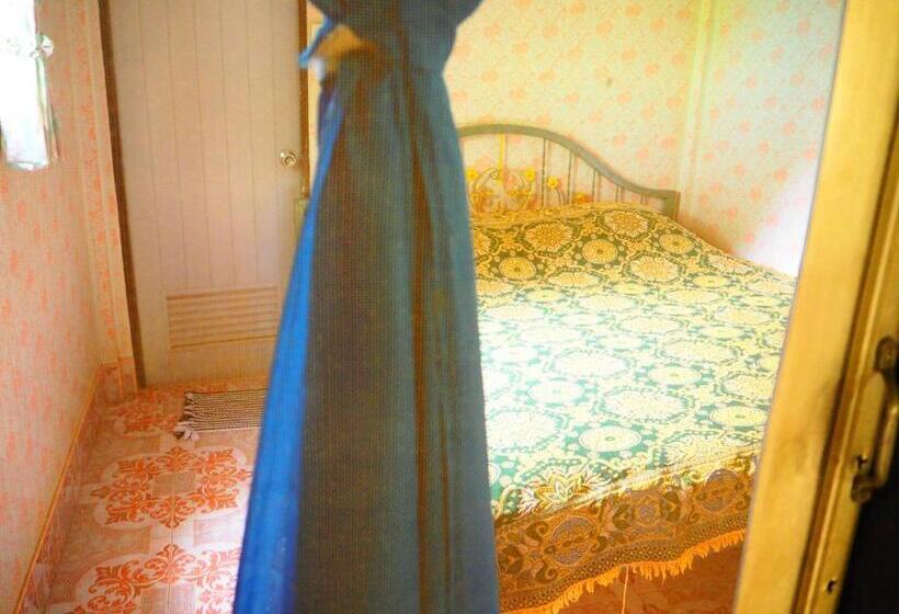 پانسیون Three J Guesthouse