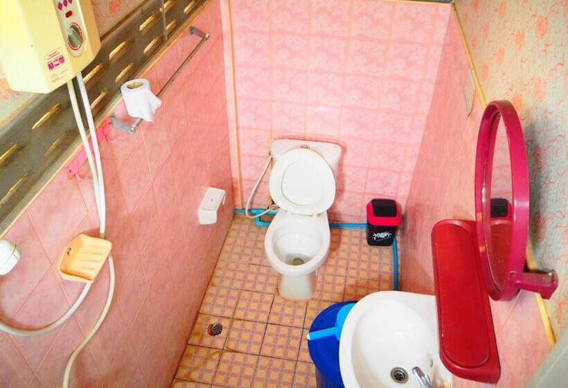 پانسیون Three J Guesthouse