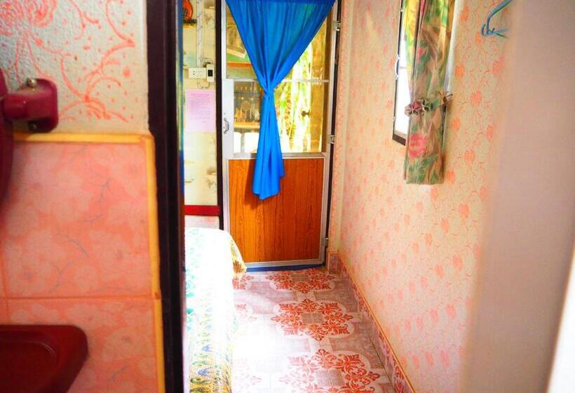 پانسیون Three J Guesthouse