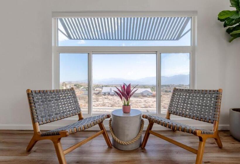 هاستل Desert Hot Springs Inn