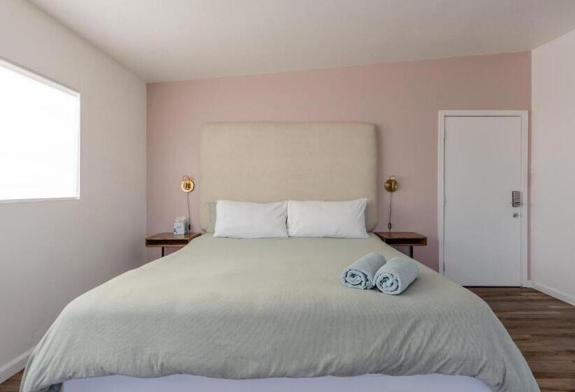 هاستل Desert Hot Springs Inn