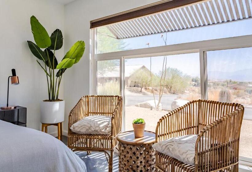 هاستل Desert Hot Springs Inn