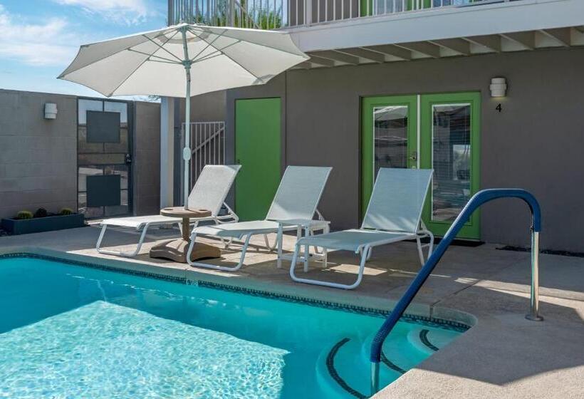 هاستل Desert Hot Springs Inn