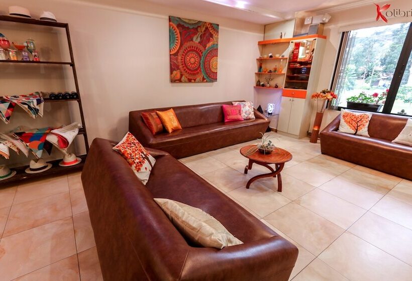بنسيون Hostal Kolibri B&b