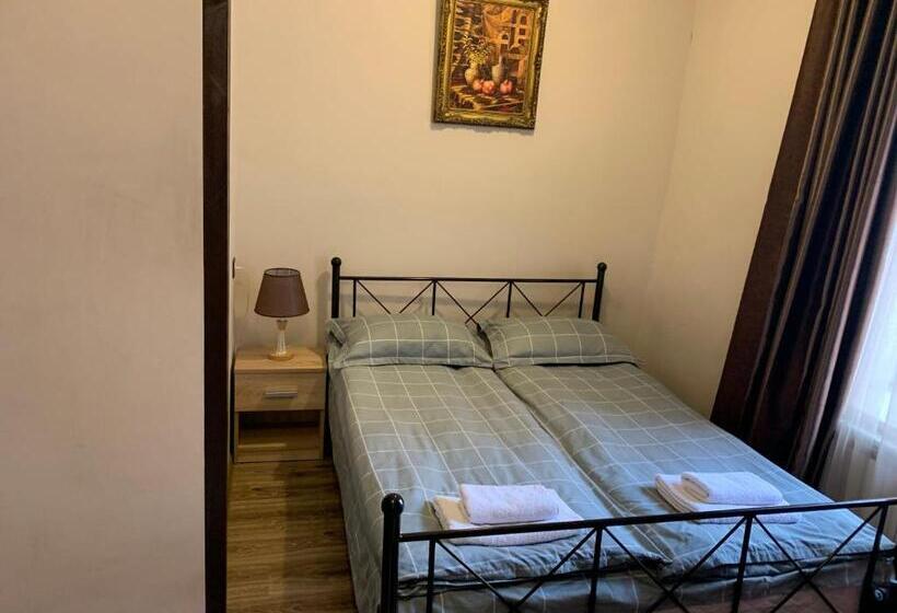 پانسیون Shara Talyan 8/2 Guest House