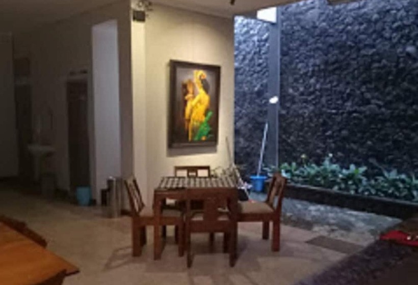 پانسیون Helena Guest House