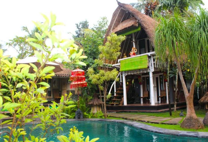 پانسیون Hobbit S House Homestay