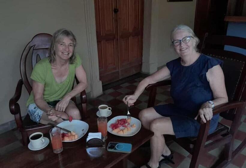 هاستل Backpackers Inn