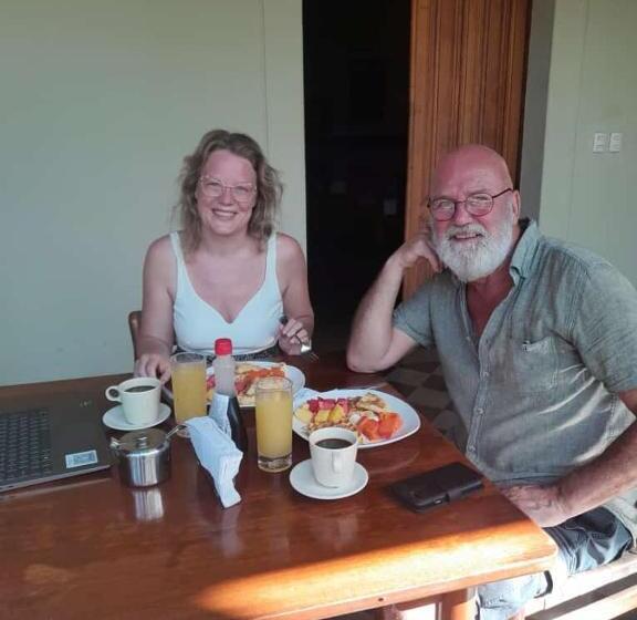 هاستل Backpackers Inn