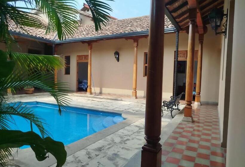 هاستل Backpackers Inn