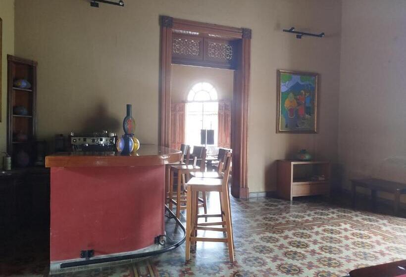 هاستل Backpackers Inn