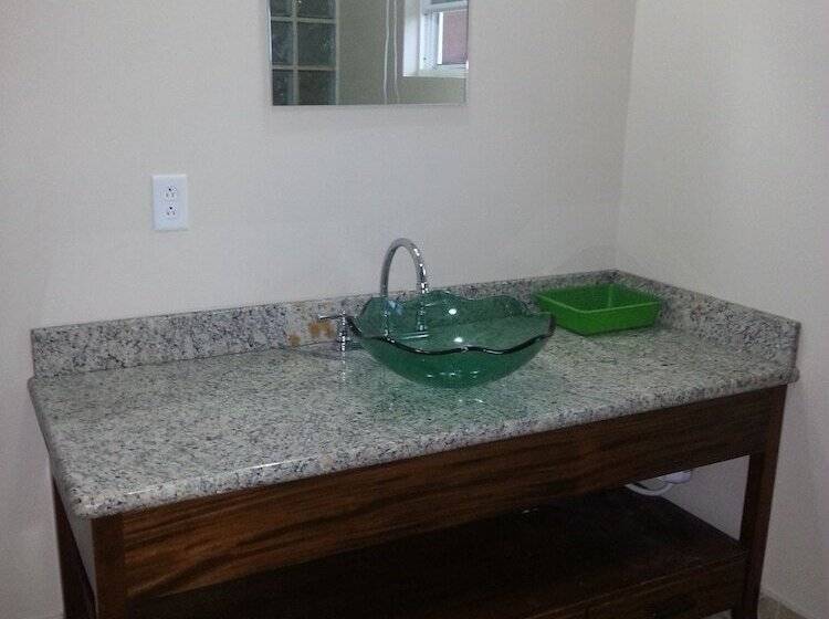 هاستل Bamboleo Inn Belize