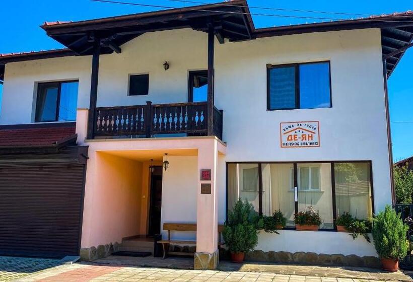 Пансион De Yan Guest House