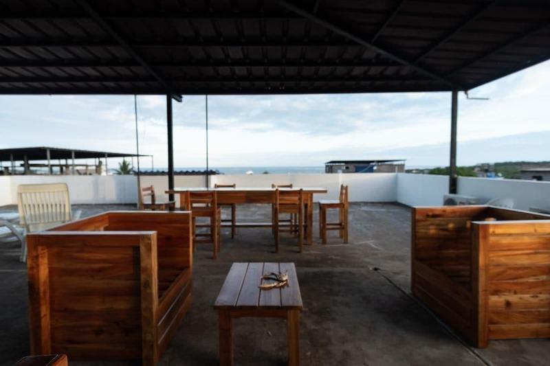 پانسیون Hostal Tongo Reef