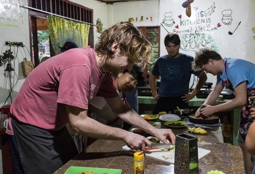 پانسیون Rain Forest Guest House