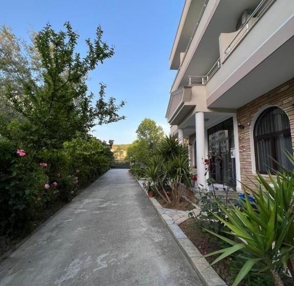 پانسیون Red Rose Guest House