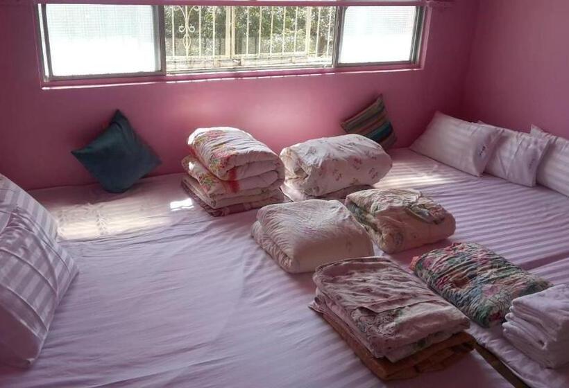 تختخواب و صبحانه Hi Young Castle