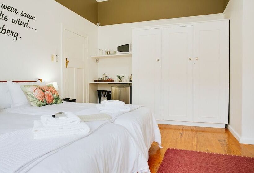 פנסיון 6 On Kloof Guest House