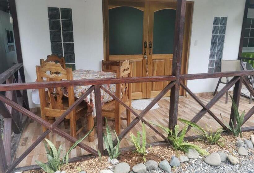 هاستل Hostal Cecilia