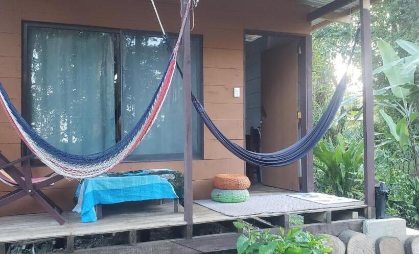 هاستل Hostal Cecilia